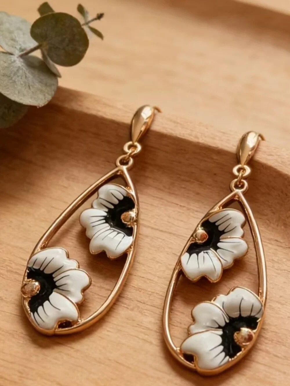 Gold Floral Teardrop Earrings White & Black Accent Flower Design NWT